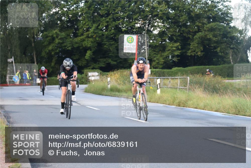 25.08.2024 - Elbe Triathlon Hamburg Fuchs,  Jonas http://msf.ph/oto/6839161 25.08.2024 08:54:26 Radfahren 92, 182, 81, 89 meine-sportfotos.de