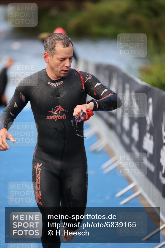 25.08.2024 - Elbe Triathlon Hamburg H.Heesch http://msf.ph/oto/6839165 25.08.2024 08:43:06 Schwimmen 187 meine-sportfotos.de