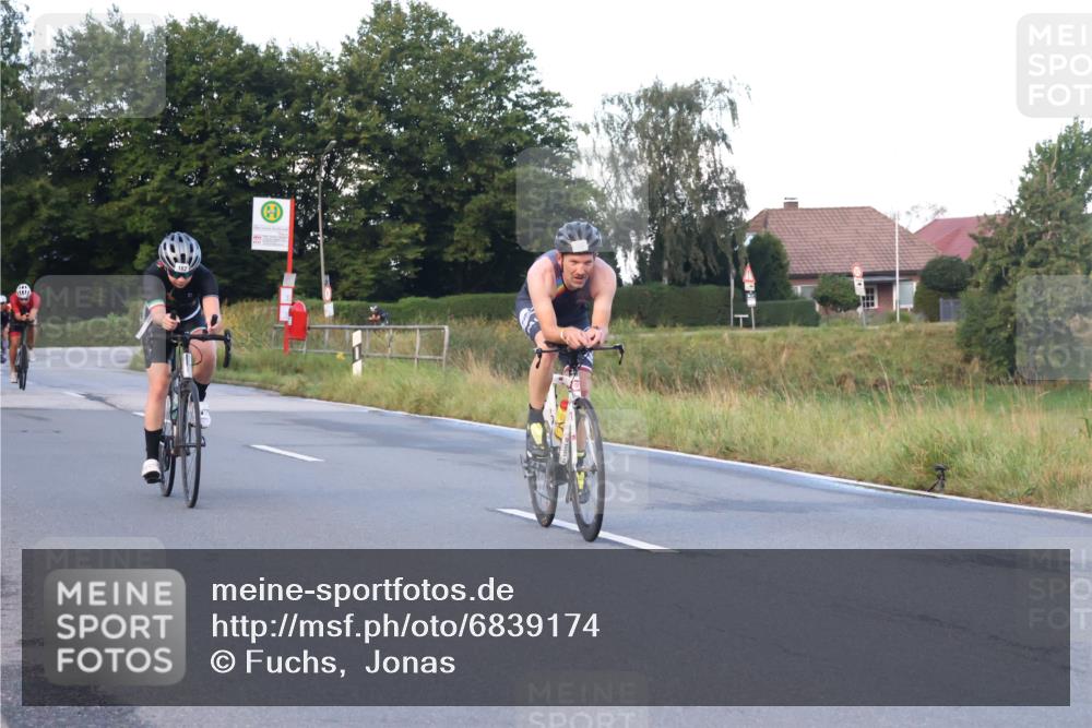 25.08.2024 - Elbe Triathlon Hamburg Fuchs,  Jonas http://msf.ph/oto/6839174 25.08.2024 08:54:27 Radfahren 92, 182, 81, 89 meine-sportfotos.de