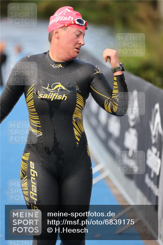 25.08.2024 - Elbe Triathlon Hamburg H.Heesch http://msf.ph/oto/6839175 25.08.2024 08:43:17 Schwimmen 121, 142, 167, 187 meine-sportfotos.de