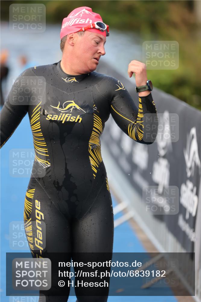 25.08.2024 - Elbe Triathlon Hamburg H.Heesch http://msf.ph/oto/6839182 25.08.2024 08:43:17 Schwimmen 121, 142, 167, 187 meine-sportfotos.de