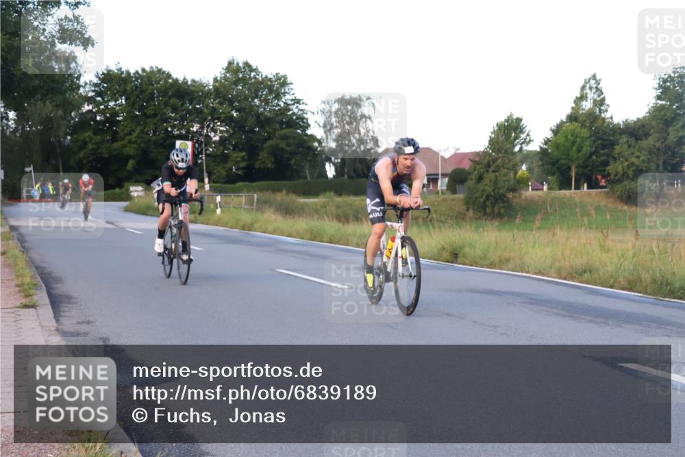 25.08.2024 - Elbe Triathlon Hamburg Fuchs,  Jonas http://msf.ph/oto/6839189 25.08.2024 08:54:27 Radfahren 92, 182, 81, 89 meine-sportfotos.de