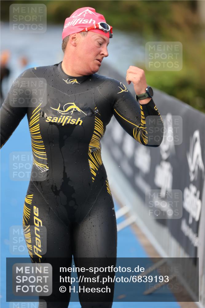 25.08.2024 - Elbe Triathlon Hamburg H.Heesch http://msf.ph/oto/6839193 25.08.2024 08:43:17 Schwimmen 121, 142, 167, 187 meine-sportfotos.de