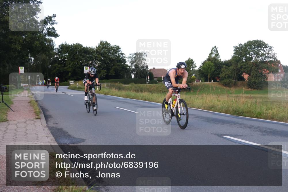 25.08.2024 - Elbe Triathlon Hamburg Fuchs,  Jonas http://msf.ph/oto/6839196 25.08.2024 08:54:27 Radfahren 92, 182, 81, 89 meine-sportfotos.de