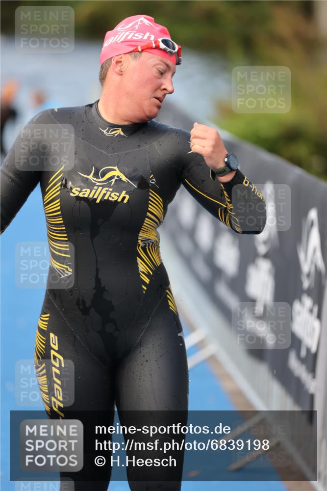 25.08.2024 - Elbe Triathlon Hamburg H.Heesch http://msf.ph/oto/6839198 25.08.2024 08:43:17 Schwimmen 121, 142, 167, 187 meine-sportfotos.de