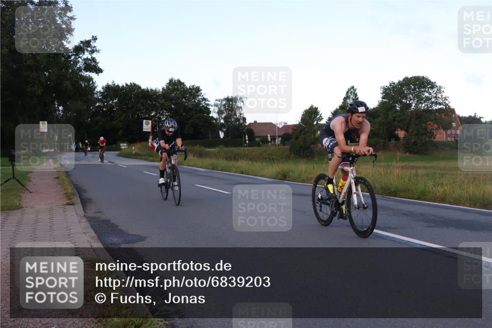 25.08.2024 - Elbe Triathlon Hamburg Fuchs,  Jonas http://msf.ph/oto/6839203 25.08.2024 08:54:27 Radfahren 92, 182, 81, 89 meine-sportfotos.de