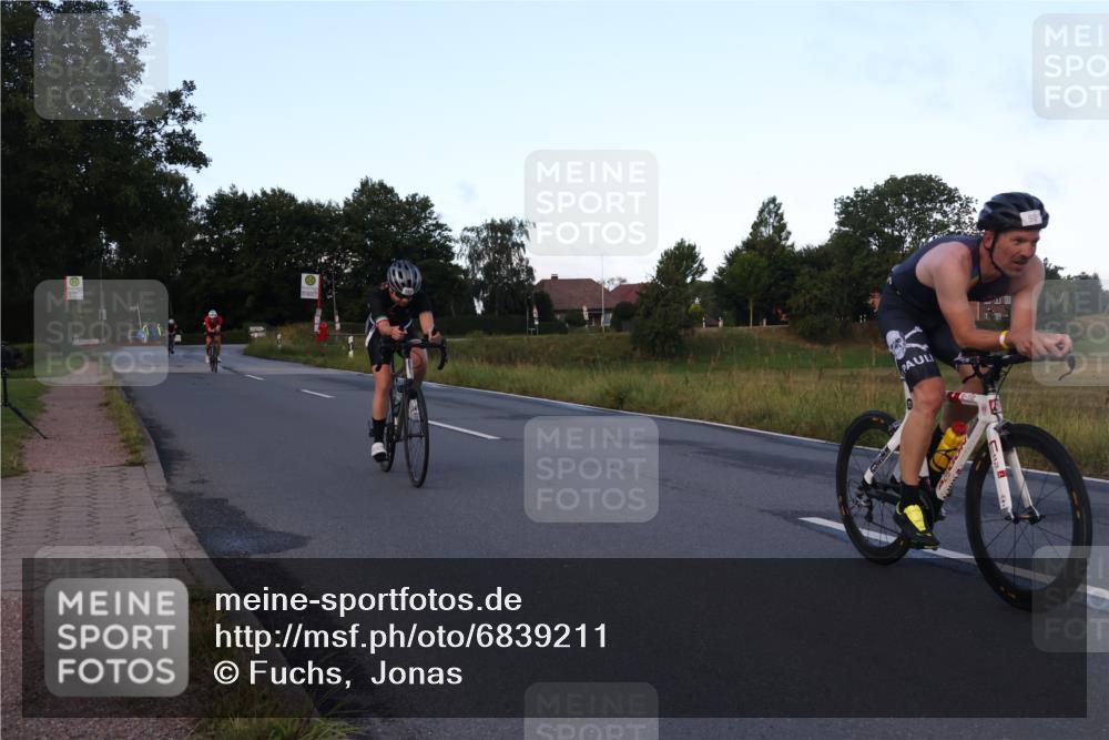 25.08.2024 - Elbe Triathlon Hamburg Fuchs,  Jonas http://msf.ph/oto/6839211 25.08.2024 08:54:27 Radfahren 92, 182, 81, 89 meine-sportfotos.de