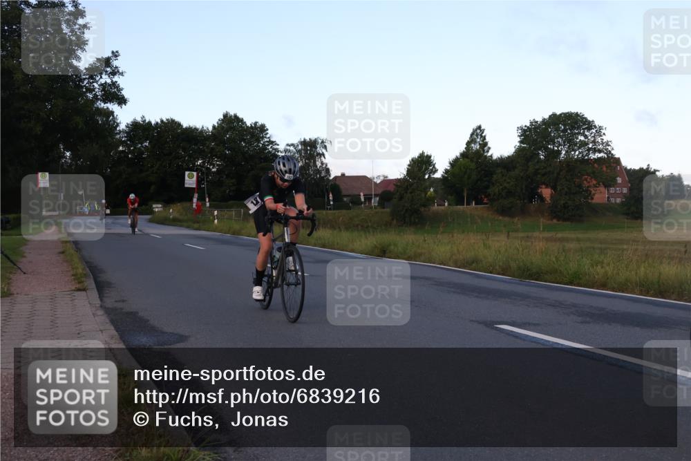 25.08.2024 - Elbe Triathlon Hamburg Fuchs,  Jonas http://msf.ph/oto/6839216 25.08.2024 08:54:27 Radfahren 92, 182, 81, 89 meine-sportfotos.de