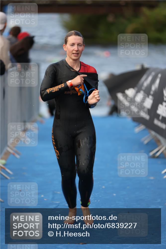 25.08.2024 - Elbe Triathlon Hamburg H.Heesch http://msf.ph/oto/6839227 25.08.2024 08:43:26 Schwimmen 117, 121, 142, 167, 190 meine-sportfotos.de