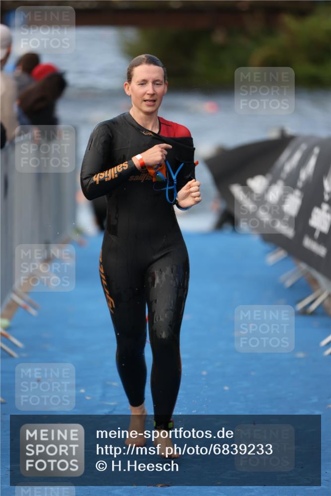 25.08.2024 - Elbe Triathlon Hamburg H.Heesch http://msf.ph/oto/6839233 25.08.2024 08:43:26 Schwimmen 117, 121, 142, 167, 190 meine-sportfotos.de