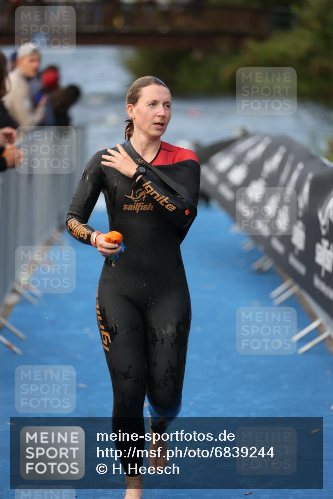 25.08.2024 - Elbe Triathlon Hamburg H.Heesch http://msf.ph/oto/6839244 25.08.2024 08:43:27 Schwimmen 117, 121, 142, 167, 190 meine-sportfotos.de