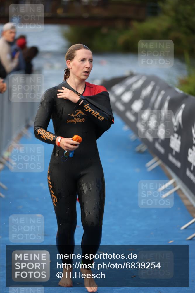 25.08.2024 - Elbe Triathlon Hamburg H.Heesch http://msf.ph/oto/6839254 25.08.2024 08:43:27 Schwimmen 117, 121, 142, 167, 190 meine-sportfotos.de