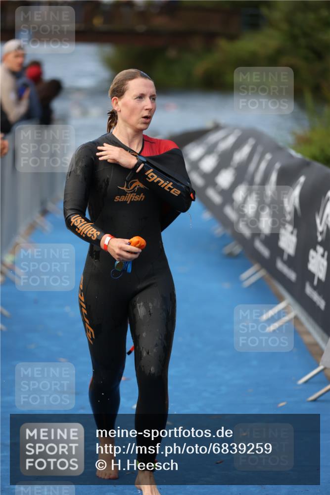 25.08.2024 - Elbe Triathlon Hamburg H.Heesch http://msf.ph/oto/6839259 25.08.2024 08:43:27 Schwimmen 117, 121, 142, 167, 190 meine-sportfotos.de