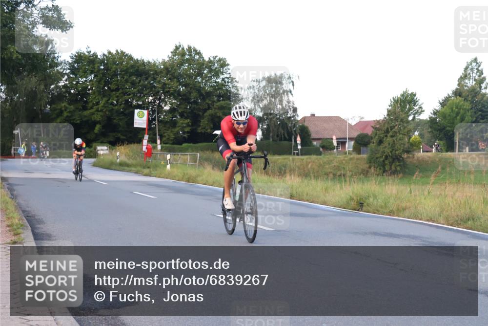 25.08.2024 - Elbe Triathlon Hamburg Fuchs,  Jonas http://msf.ph/oto/6839267 25.08.2024 08:54:30 Radfahren 92, 182, 81, 89 meine-sportfotos.de