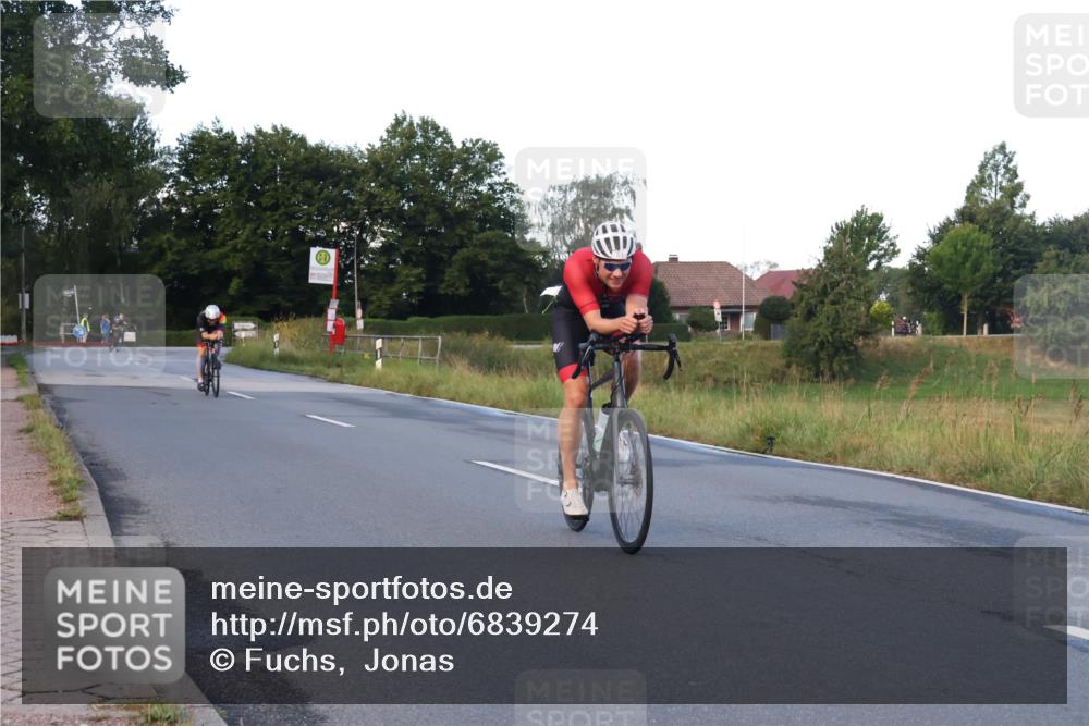 25.08.2024 - Elbe Triathlon Hamburg Fuchs,  Jonas http://msf.ph/oto/6839274 25.08.2024 08:54:30 Radfahren 92, 182, 81, 89 meine-sportfotos.de