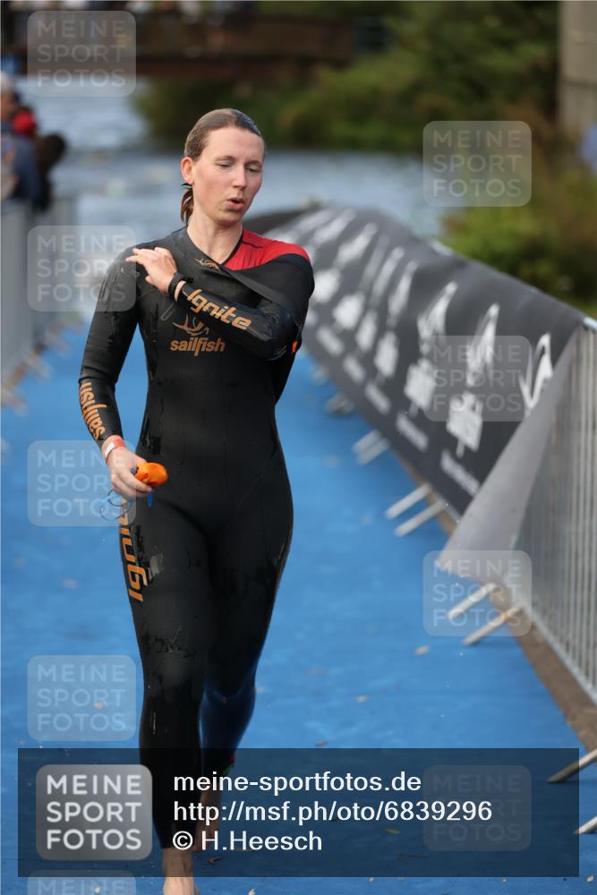 25.08.2024 - Elbe Triathlon Hamburg H.Heesch http://msf.ph/oto/6839296 25.08.2024 08:43:28 Schwimmen 117, 121, 142, 167, 190 meine-sportfotos.de