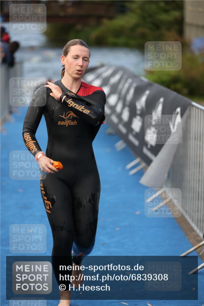 25.08.2024 - Elbe Triathlon Hamburg H.Heesch http://msf.ph/oto/6839308 25.08.2024 08:43:28 Schwimmen 117, 121, 142, 167, 190 meine-sportfotos.de
