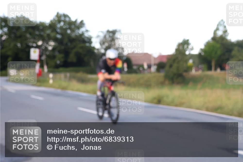 25.08.2024 - Elbe Triathlon Hamburg Fuchs,  Jonas http://msf.ph/oto/6839313 25.08.2024 08:54:32 Radfahren 92, 182, 81, 89, 158 meine-sportfotos.de