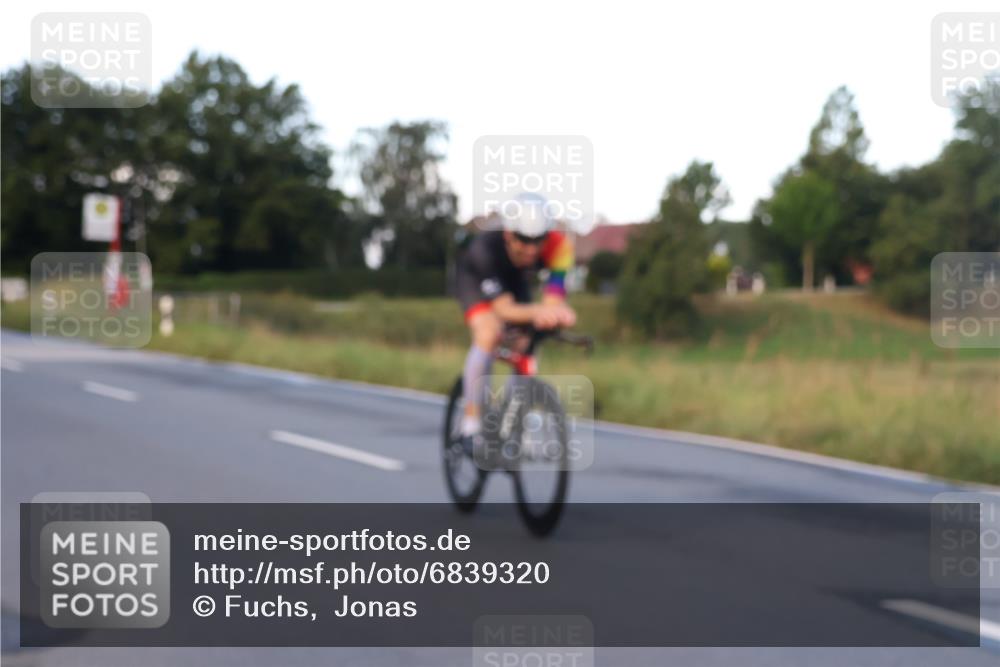 25.08.2024 - Elbe Triathlon Hamburg Fuchs,  Jonas http://msf.ph/oto/6839320 25.08.2024 08:54:32 Radfahren 92, 182, 81, 89, 158 meine-sportfotos.de