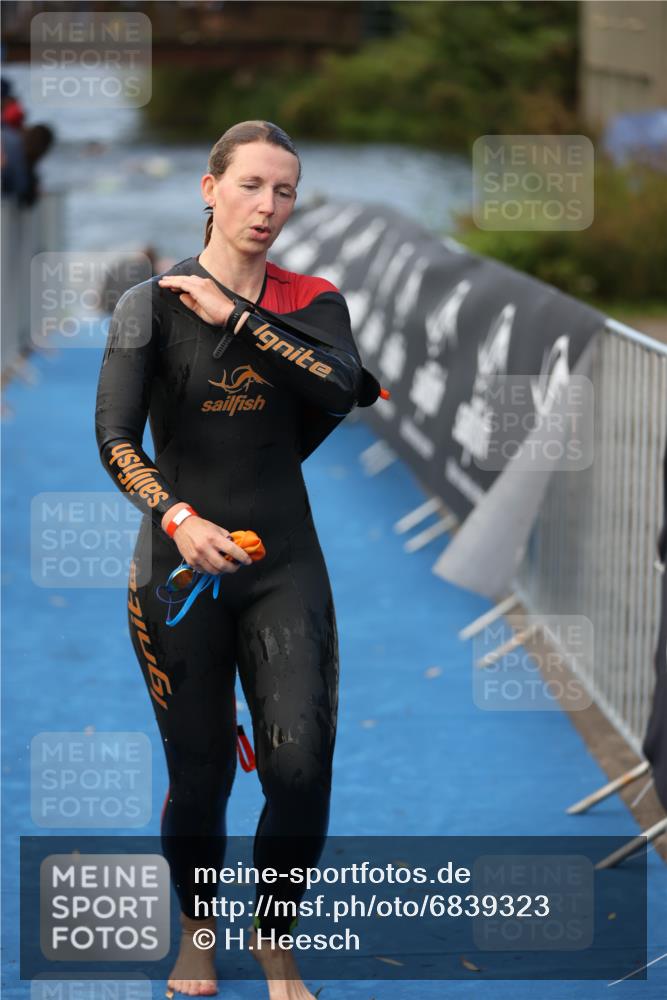 25.08.2024 - Elbe Triathlon Hamburg H.Heesch http://msf.ph/oto/6839323 25.08.2024 08:43:28 Schwimmen 117, 121, 142, 167, 190 meine-sportfotos.de