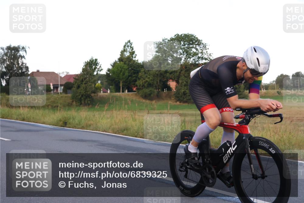 25.08.2024 - Elbe Triathlon Hamburg Fuchs,  Jonas http://msf.ph/oto/6839325 25.08.2024 08:54:32 Radfahren 92, 182, 81, 89, 158 meine-sportfotos.de