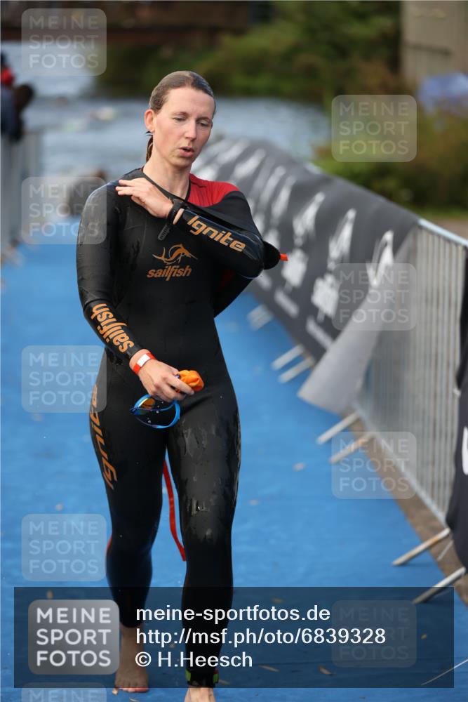 25.08.2024 - Elbe Triathlon Hamburg H.Heesch http://msf.ph/oto/6839328 25.08.2024 08:43:28 Schwimmen 117, 121, 142, 167, 190 meine-sportfotos.de