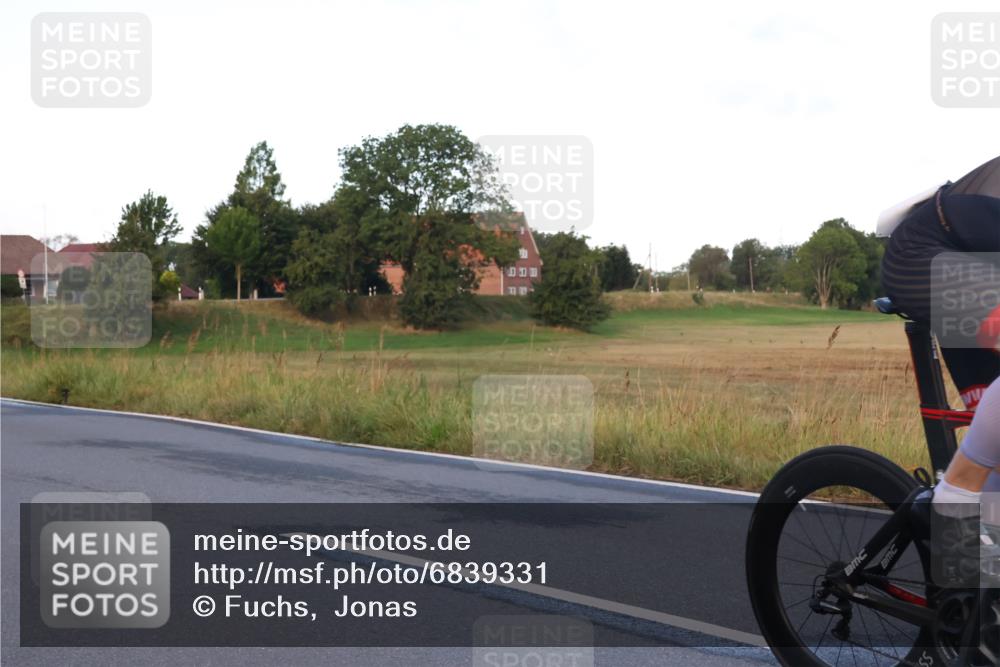 25.08.2024 - Elbe Triathlon Hamburg Fuchs,  Jonas http://msf.ph/oto/6839331 25.08.2024 08:54:32 Radfahren 92, 182, 81, 89, 158 meine-sportfotos.de