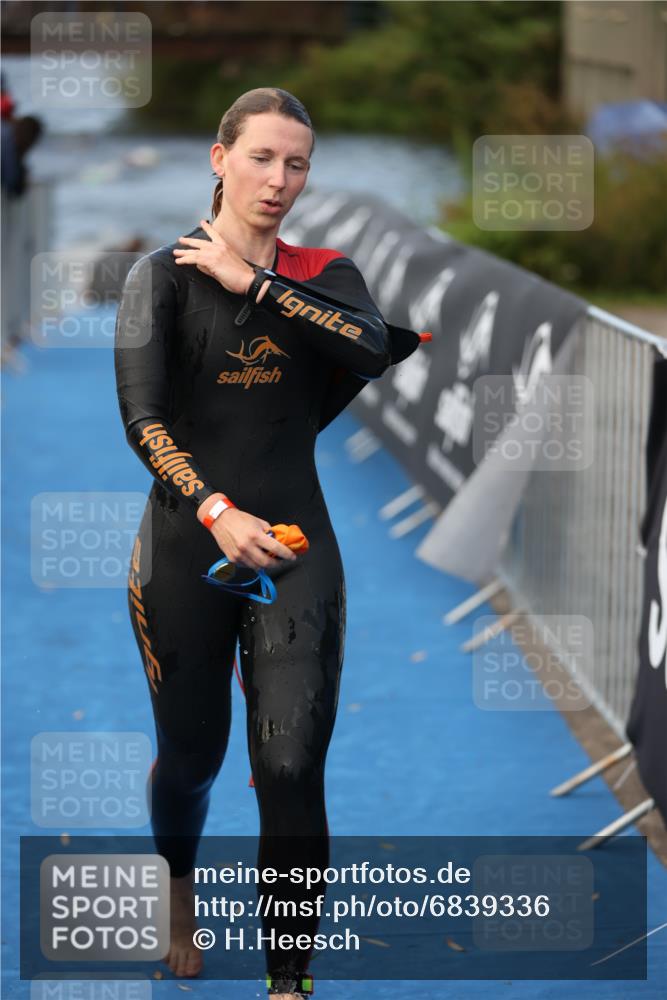 25.08.2024 - Elbe Triathlon Hamburg H.Heesch http://msf.ph/oto/6839336 25.08.2024 08:43:28 Schwimmen 117, 121, 142, 167, 190 meine-sportfotos.de