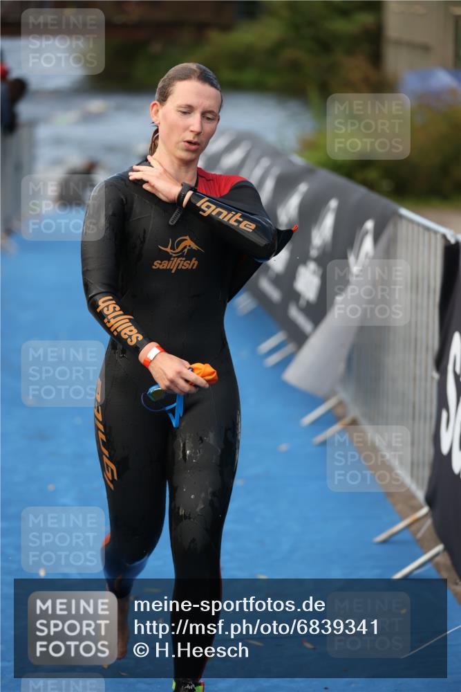 25.08.2024 - Elbe Triathlon Hamburg H.Heesch http://msf.ph/oto/6839341 25.08.2024 08:43:28 Schwimmen 117, 121, 142, 167, 190 meine-sportfotos.de