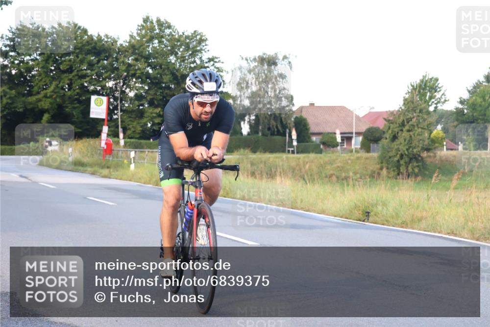 25.08.2024 - Elbe Triathlon Hamburg Fuchs,  Jonas http://msf.ph/oto/6839375 25.08.2024 08:54:37 Radfahren 89, 158, 34 meine-sportfotos.de
