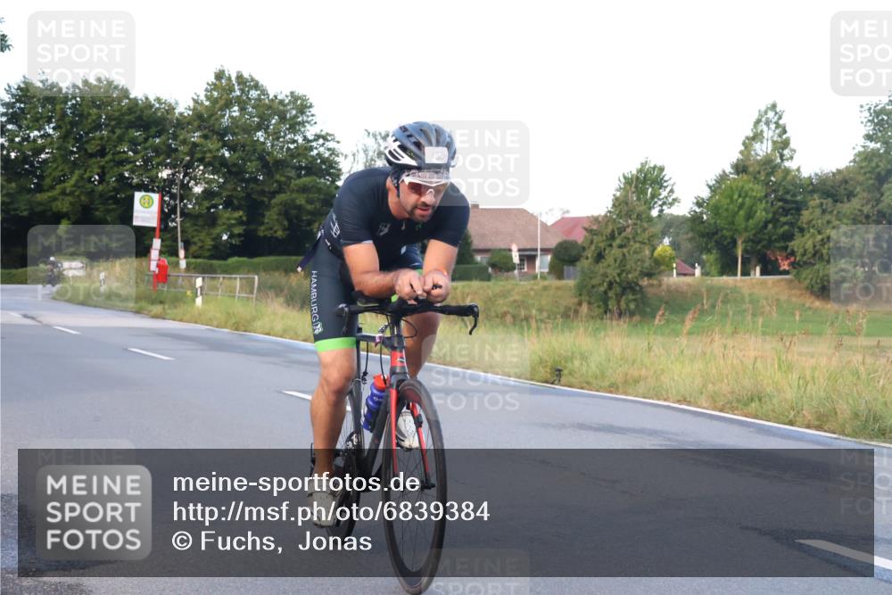 25.08.2024 - Elbe Triathlon Hamburg Fuchs,  Jonas http://msf.ph/oto/6839384 25.08.2024 08:54:37 Radfahren 89, 158, 34 meine-sportfotos.de