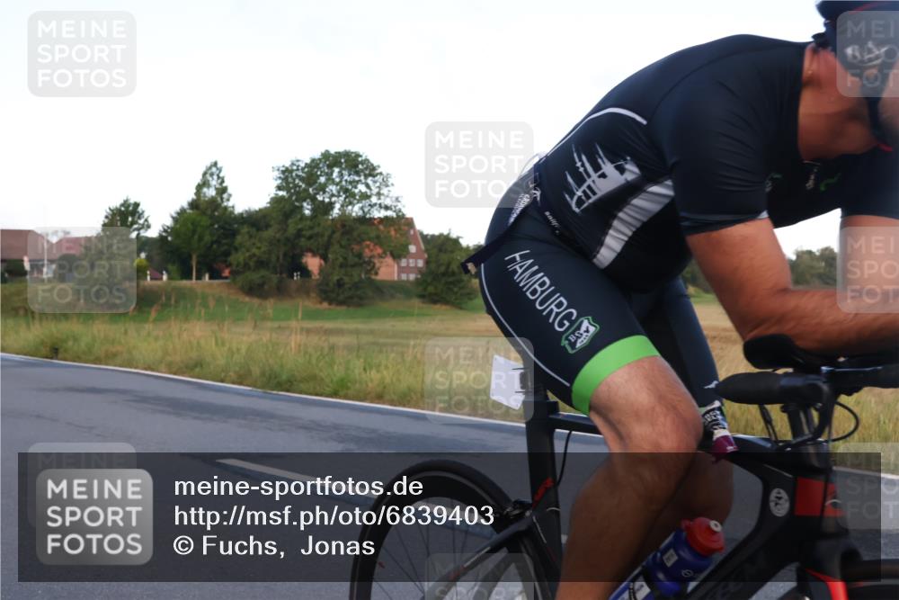 25.08.2024 - Elbe Triathlon Hamburg Fuchs,  Jonas http://msf.ph/oto/6839403 25.08.2024 08:54:38 Radfahren 158, 34, 39 meine-sportfotos.de