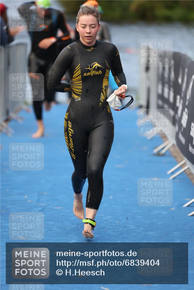 25.08.2024 - Elbe Triathlon Hamburg H.Heesch http://msf.ph/oto/6839404 25.08.2024 08:43:39 Schwimmen 110, 117, 121, 142, 153, 167, 176, 182, 190 meine-sportfotos.de