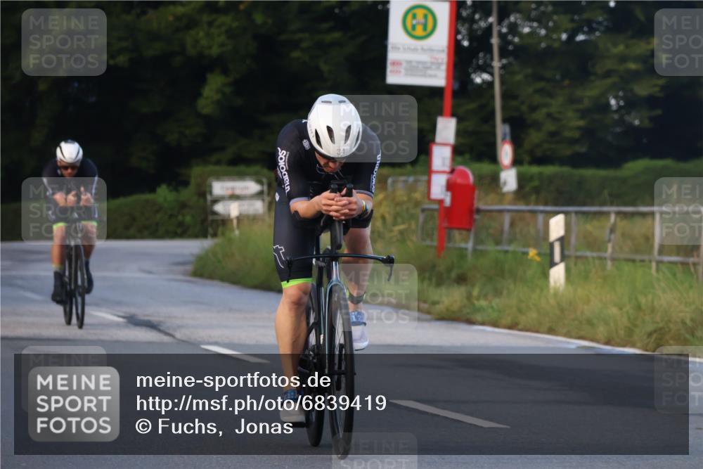 25.08.2024 - Elbe Triathlon Hamburg Fuchs,  Jonas http://msf.ph/oto/6839419 25.08.2024 08:54:42 Radfahren 158, 34, 39 meine-sportfotos.de