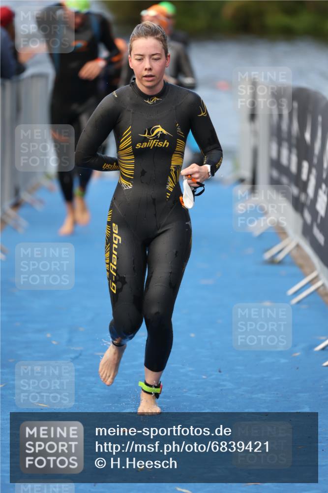 25.08.2024 - Elbe Triathlon Hamburg H.Heesch http://msf.ph/oto/6839421 25.08.2024 08:43:39 Schwimmen 110, 117, 121, 142, 153, 167, 176, 182, 190 meine-sportfotos.de