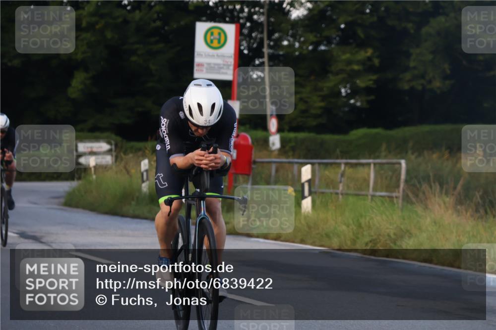 25.08.2024 - Elbe Triathlon Hamburg Fuchs,  Jonas http://msf.ph/oto/6839422 25.08.2024 08:54:42 Radfahren 158, 34, 39 meine-sportfotos.de