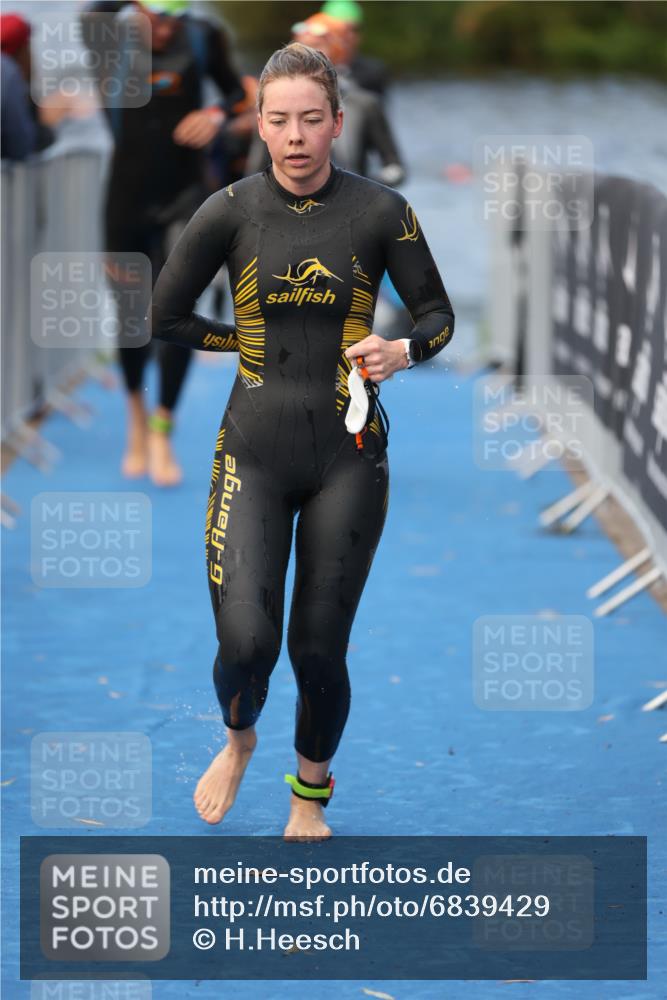 25.08.2024 - Elbe Triathlon Hamburg H.Heesch http://msf.ph/oto/6839429 25.08.2024 08:43:39 Schwimmen 110, 117, 121, 142, 153, 167, 176, 182, 190 meine-sportfotos.de