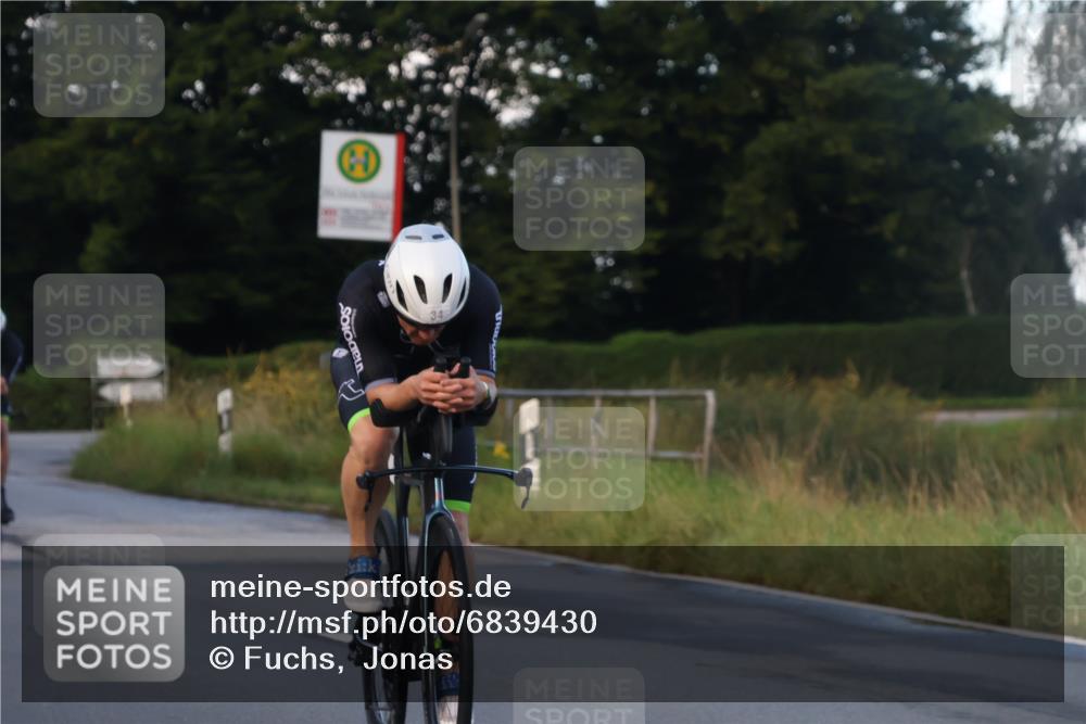 25.08.2024 - Elbe Triathlon Hamburg Fuchs,  Jonas http://msf.ph/oto/6839430 25.08.2024 08:54:43 Radfahren 158, 34, 39 meine-sportfotos.de