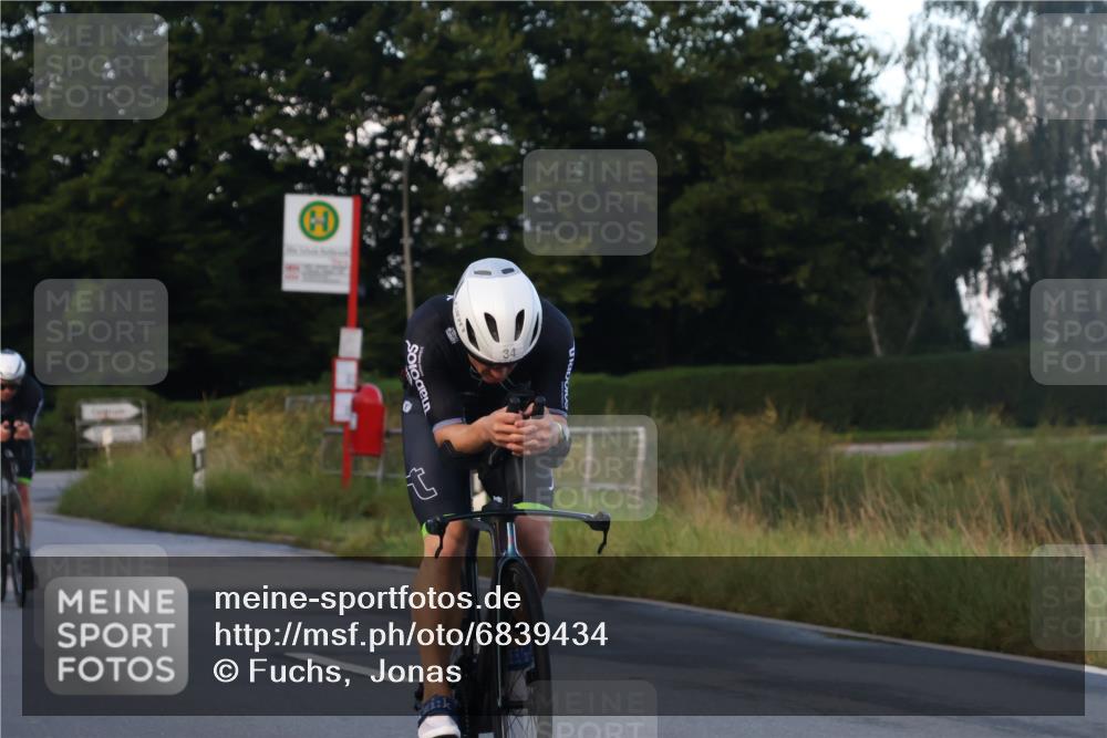 25.08.2024 - Elbe Triathlon Hamburg Fuchs,  Jonas http://msf.ph/oto/6839434 25.08.2024 08:54:43 Radfahren 158, 34, 39 meine-sportfotos.de