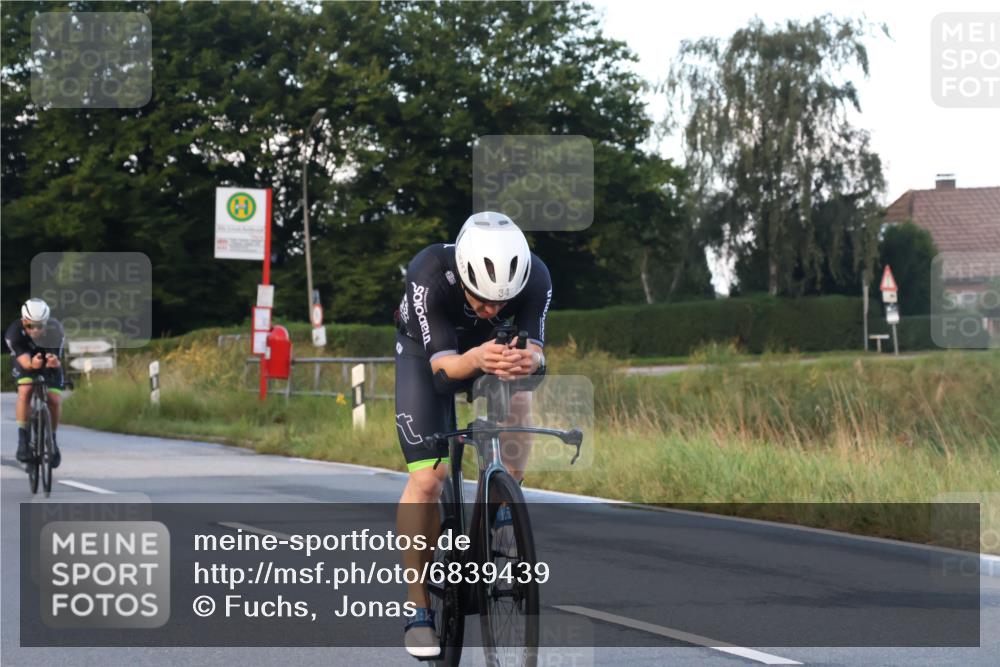 25.08.2024 - Elbe Triathlon Hamburg Fuchs,  Jonas http://msf.ph/oto/6839439 25.08.2024 08:54:43 Radfahren 158, 34, 39 meine-sportfotos.de