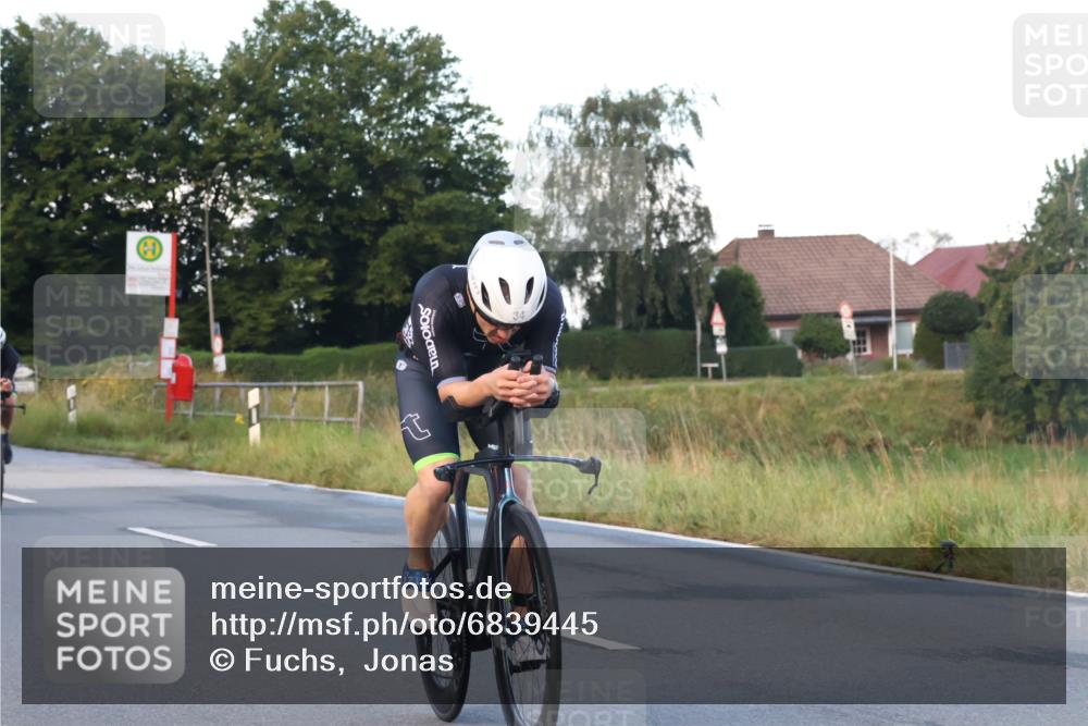 25.08.2024 - Elbe Triathlon Hamburg Fuchs,  Jonas http://msf.ph/oto/6839445 25.08.2024 08:54:43 Radfahren 158, 34, 39 meine-sportfotos.de