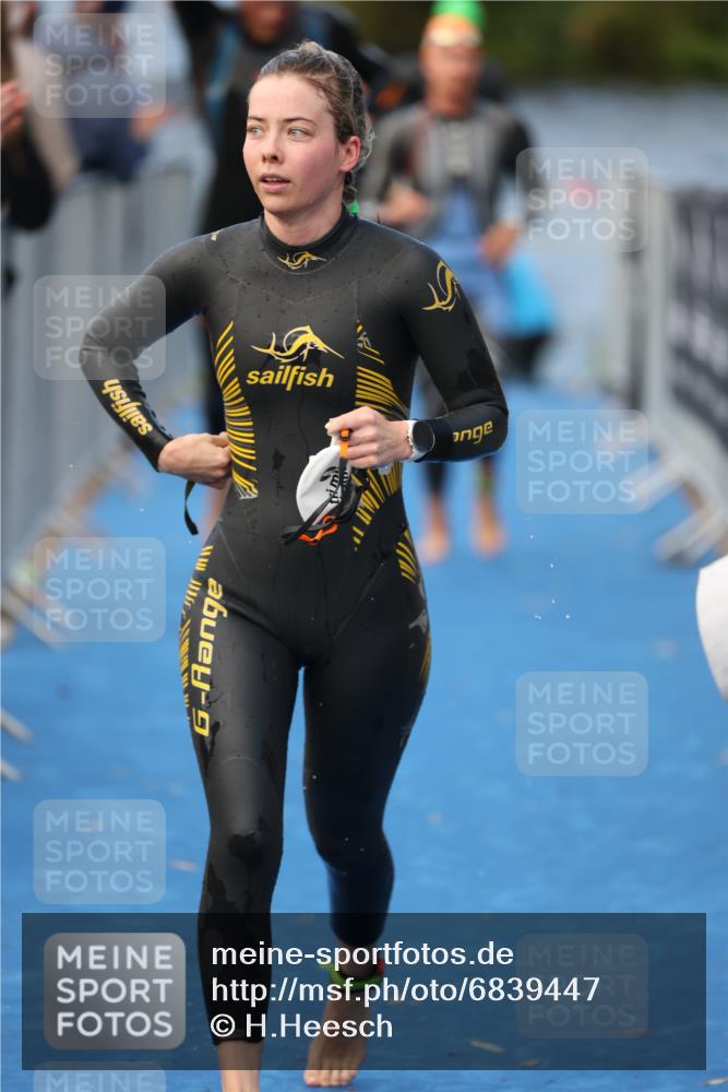 25.08.2024 - Elbe Triathlon Hamburg H.Heesch http://msf.ph/oto/6839447 25.08.2024 08:43:40 Schwimmen 110, 117, 121, 142, 153, 167, 176, 182, 190 meine-sportfotos.de