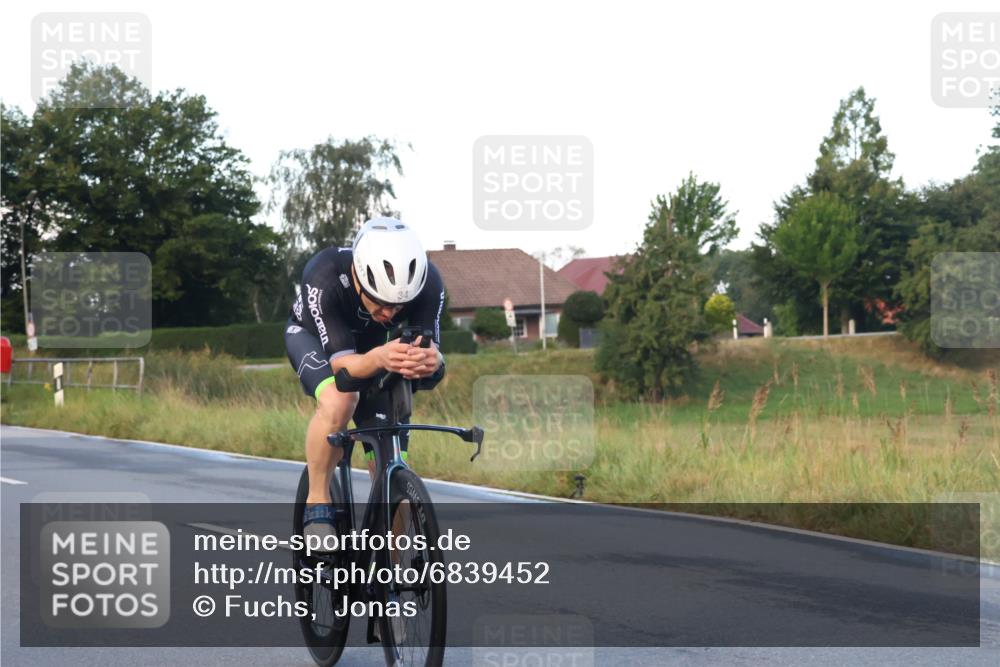 25.08.2024 - Elbe Triathlon Hamburg Fuchs,  Jonas http://msf.ph/oto/6839452 25.08.2024 08:54:43 Radfahren 158, 34, 39 meine-sportfotos.de