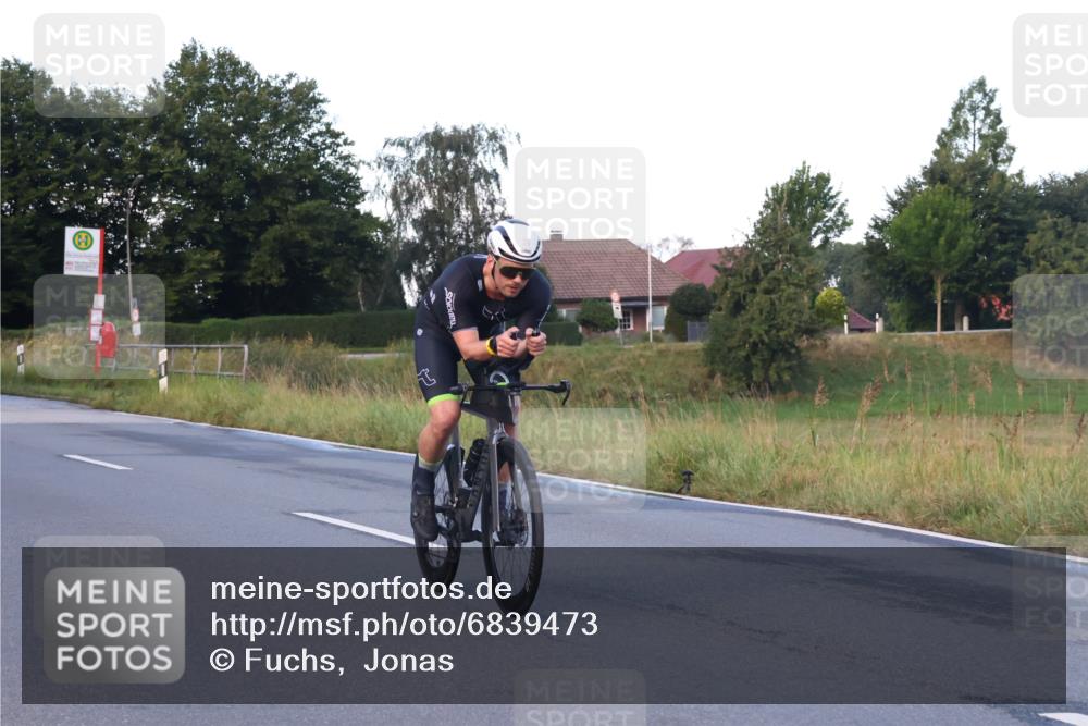 25.08.2024 - Elbe Triathlon Hamburg Fuchs,  Jonas http://msf.ph/oto/6839473 25.08.2024 08:54:45 Radfahren 34, 39 meine-sportfotos.de