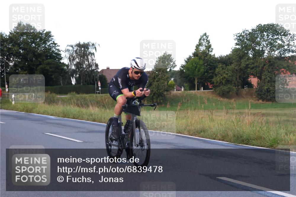25.08.2024 - Elbe Triathlon Hamburg Fuchs,  Jonas http://msf.ph/oto/6839478 25.08.2024 08:54:45 Radfahren 34, 39 meine-sportfotos.de