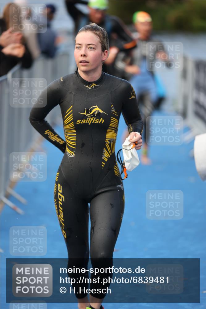 25.08.2024 - Elbe Triathlon Hamburg H.Heesch http://msf.ph/oto/6839481 25.08.2024 08:43:40 Schwimmen 110, 117, 121, 142, 153, 167, 176, 182, 190 meine-sportfotos.de