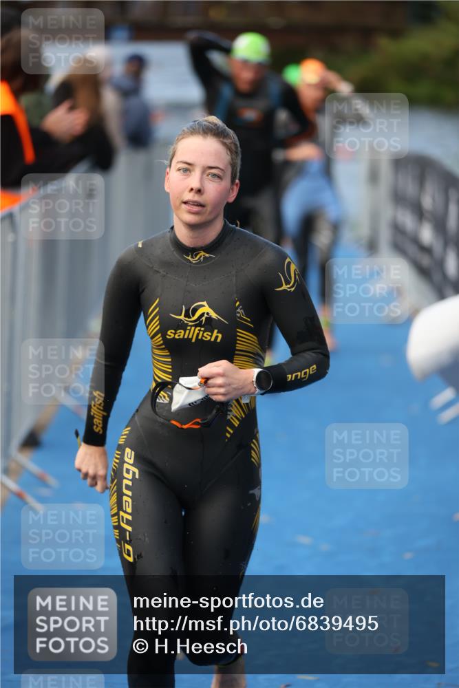 25.08.2024 - Elbe Triathlon Hamburg H.Heesch http://msf.ph/oto/6839495 25.08.2024 08:43:40 Schwimmen 110, 117, 121, 142, 153, 167, 176, 182, 190 meine-sportfotos.de