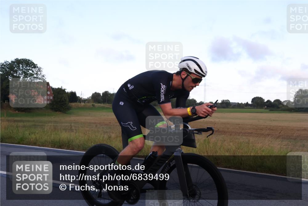 25.08.2024 - Elbe Triathlon Hamburg Fuchs,  Jonas http://msf.ph/oto/6839499 25.08.2024 08:54:45 Radfahren 34, 39 meine-sportfotos.de