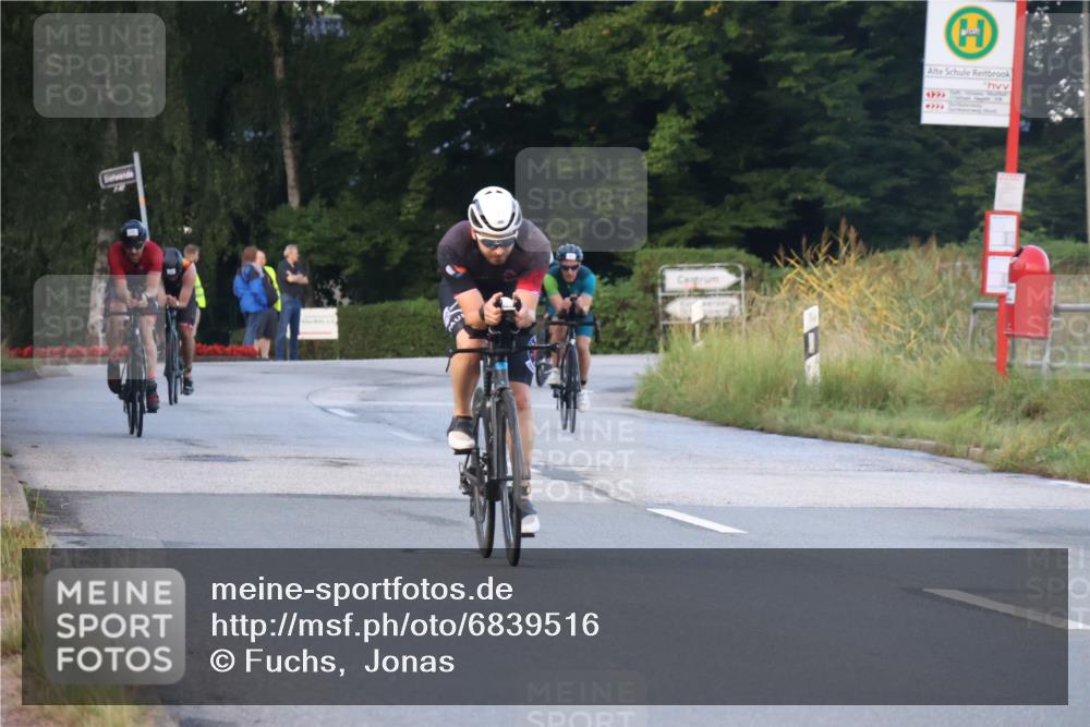 25.08.2024 - Elbe Triathlon Hamburg Fuchs,  Jonas http://msf.ph/oto/6839516 25.08.2024 08:55:00 Radfahren 91, 42, 75, 56, 48 meine-sportfotos.de