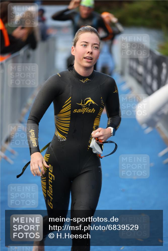 25.08.2024 - Elbe Triathlon Hamburg H.Heesch http://msf.ph/oto/6839529 25.08.2024 08:43:41 Schwimmen 110, 117, 121, 142, 153, 167, 176, 182, 190 meine-sportfotos.de